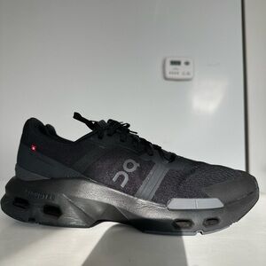 ON Running all-black sneakers
Swiss engineered 🏔️